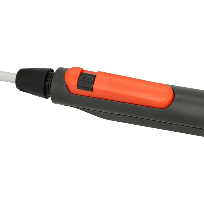 Gardena Drucksprüher Easy Pump - Füllmenge: 5 l - Nahaufnahme eines Reinigungsgeräts mit grauem Griff und orangefarbenem Knopf zum Ausfahren der Bürste, ideal für enge Stellen.