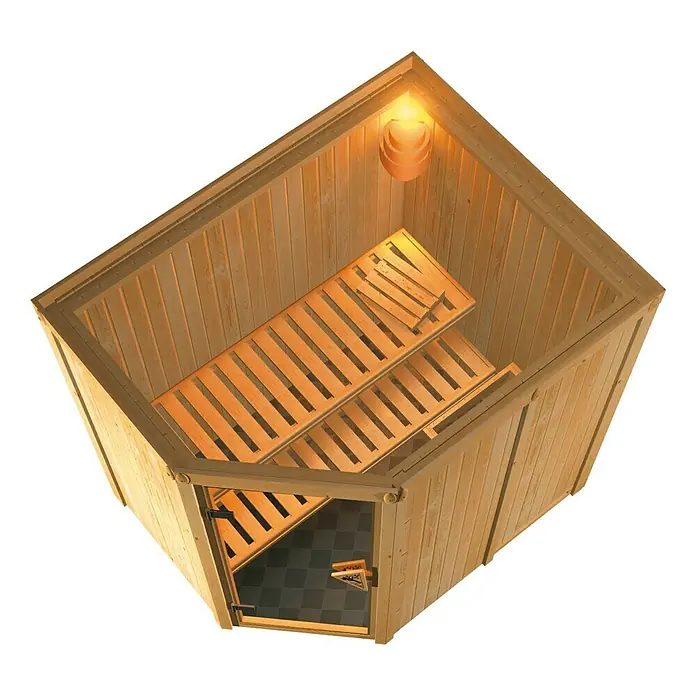 Karibu Elementsauna Carin - Mit 9 kW Bio-Ofen mit externer Steuerung, Mit Dachkranz und Beleuchtung, L x B x H: 165 x 210 x 192 cm - Das Bild zeigt eine Top-Down-Ansicht einer Sauna mit Holzbänken, Holzverkleidung und einer Glasfronttür, die auf einen Schachbrettboden führt.