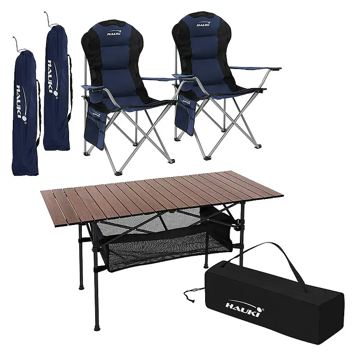 Hauki Campingtisch Camping-Set mit Aluminium Klapptisch inkl. 2 Campingstuhl Blau - L x B x H: 95 x 56 x 110 cm, Aluminium, Metall, 600D Polyester Gewebe, Braun, Blau - Bild zeigt ein HAUKI Camping-Set mit zwei Stühlen, einem Tisch und dazugehörigen Tragetaschen. Ideal für Outdoor-Abenteuer.