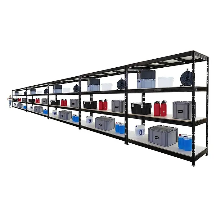 Proregal Schwerlastregal Mega Deal Profi RHINO - Traglast pro Boden: 500 kg, Anzahl Böden: 4 Stk., Stecken, Schwarz - Schwarzes Regal mit drei Regalböden mit verschiedenen Artikeln wie Behältern, Kanistern und Kabeltrommeln für Lagerzwecke.