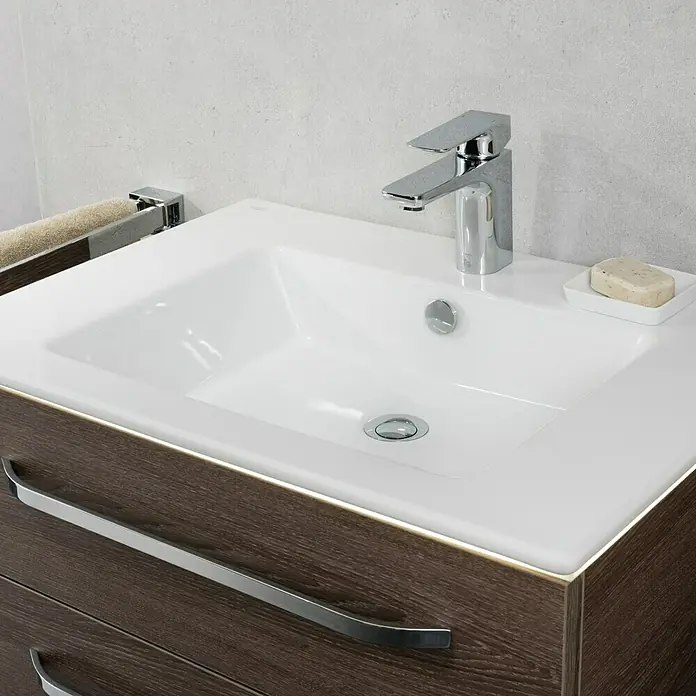 Camargue Star Einbauwaschbecken - 70 x 50 cm, Weiß - Ein Waschbecken mit Armatur und Schubladen in Holzoptik. Das Waschbecken ist weiß und hat ein modernes Design, das sich gut in jedes Badezimmer einfügt.