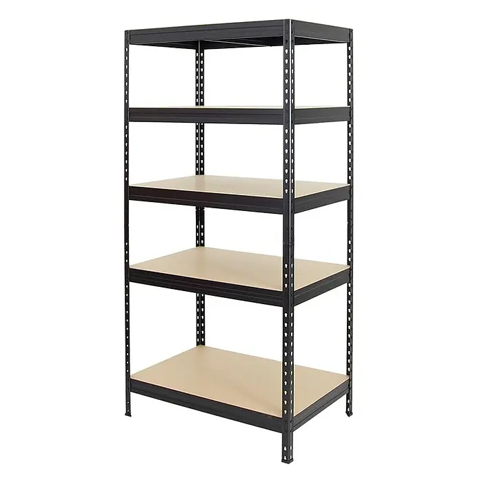 Proregal Schwerlastregal Rivet - H x B x T: 180 x 90 x 60 cm, Traglast pro Boden: 250 kg, Anzahl Böden: 5 Stk., Stecken, Schwarz - Das Bild zeigt ein Regal mit fünf hellbraunen Ablagen und einem schwarzen Metallrahmen. Es ist ein praktisches Möbelstück für Stauraum.