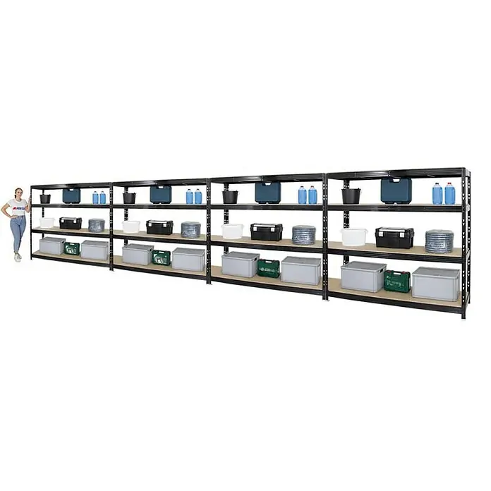 Proregal Schwerlastregal Mega Deal Profi RHINO - Traglast pro Boden: 500 kg, Anzahl Böden: 4 Stk., Stecken, Schwarz - Ein langes Regal mit viel Stauraum, gefüllt mit verschiedenen Behältern und Gegenständen. Ideal für Lagerung und Organisation.