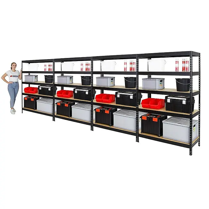 Proregal Schwerlastregal Mega Deal Rivet - Traglast pro Boden: 250 kg, Anzahl Böden: 5 Stk., Stecken, Schwarz - Ein großes, schwarzes Schwerlastregal mit Holzregalböden und verschiedenen Lagerbehältern in einem hellen Raum.