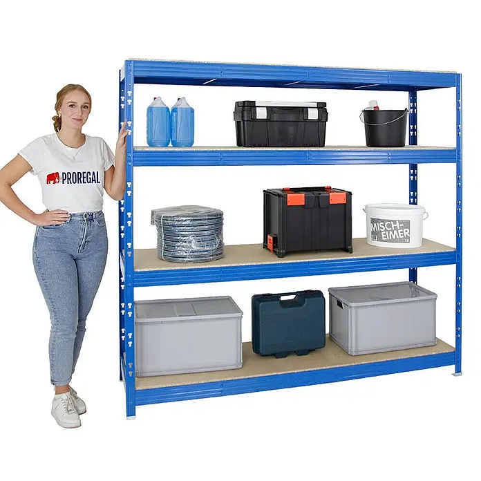 Proregal Schwerlastregal Profi RHINO - H x B x T: 180 x 200 x 60 cm, Traglast pro Boden: 500 kg, Anzahl Böden: 4 Stk., Stecken, Blau - Ein blaues Schwerlastregal mit vier Ebenen, auf denen verschiedene Werkzeugkisten und Behälter stehen, präsentiert von einer Frau.