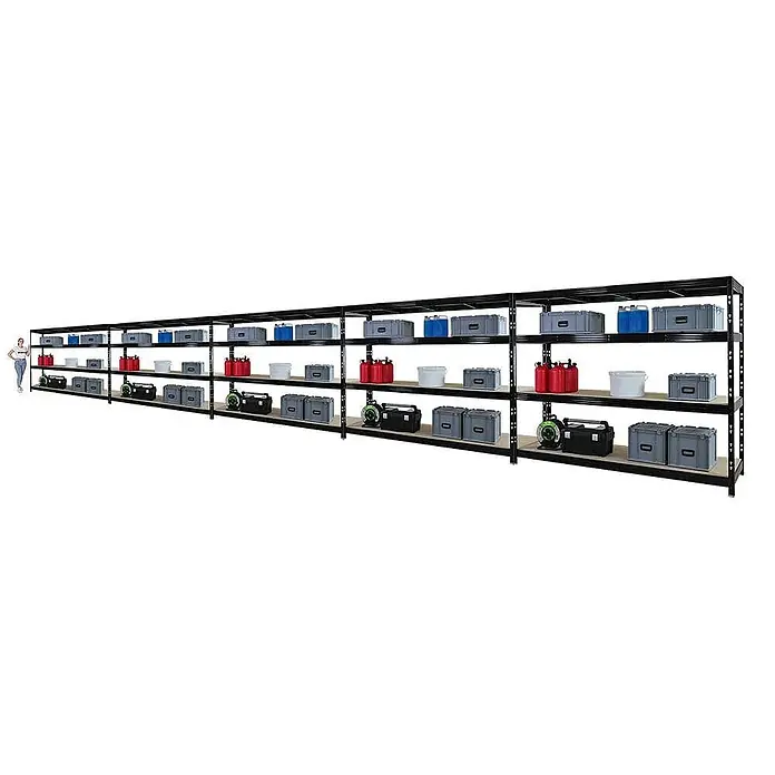 Proregal Schwerlastregal Mega Deal Profi RHINO - Traglast pro Boden: 450 kg, Anzahl Böden: 4 Stk., Stecken, Schwarz - Ein langes Regal mit verschiedenen Gegenständen, darunter Boxen, Kanister und andere Behälter, bietet viel Stauraum.