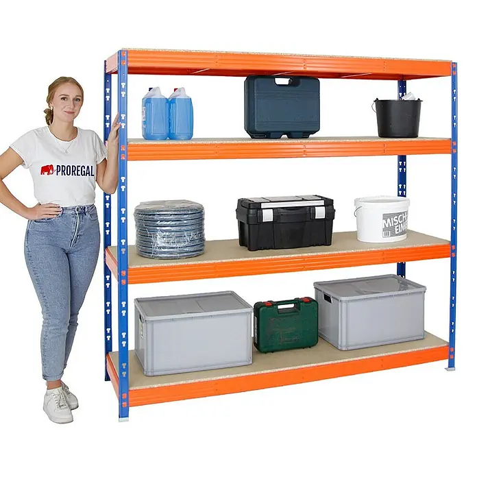Proregal Schwerlastregal Profi RHINO - H x B x T: 180 x 200 x 60 cm, Traglast pro Boden: 500 kg, Anzahl Böden: 4 Stk., Stecken, Blau - Regal mit vier Ebenen, beladen mit Boxen und Eimern in verschiedenen Größen und Farben, daneben steht eine Frau.