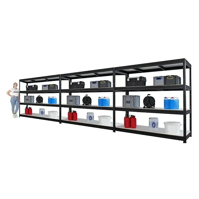 Proregal Schwerlastregal Mega Deal DINO - H x B x T: 180 x 200 x 60 cm, Traglast pro Boden: 500 kg, Anzahl Böden: 4 Stk., Stecken, Schwarz - Ein langer, schwarzer Metallregalrahmen mit vier Ablagen, gefüllt mit verschiedenen Behältern, neben einer stehenden Frau.