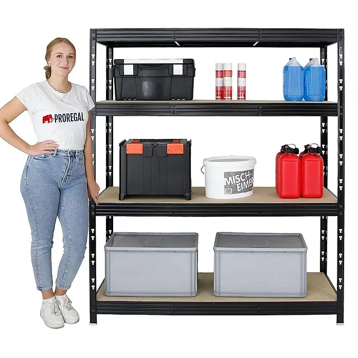 Proregal Schwerlastregal Profi RHINO - H x B x T: 180 x 160 x 60 cm, Traglast pro Boden: 500 kg, Anzahl Böden: 4 Stk., Stecken, Schwarz - Ein stabiles Regal mit vier Ebenen, gefüllt mit Werkzeugkisten, Farbeimern und Kanistern, perfekt für Garage oder Werkstatt.