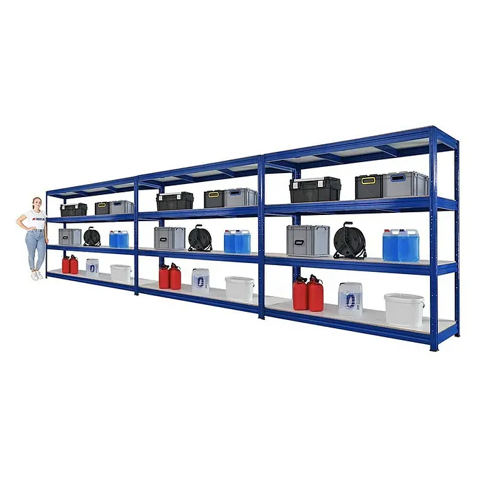 Proregal Schwerlastregal Mega Deal DINO - H x B x T: 180 x 200 x 60 cm, Traglast pro Boden: 500 kg, Anzahl Böden: 4 Stk., Stecken, Blau - Blaues Schwerlastregal mit vier Ablageflächen, beladen mit verschiedenen Behältern und Kanistern, neben einer Frau zur Größenorientierung.