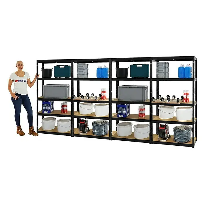 Proregal Schwerlastregal Mega Deal Slim Elephant S - Traglast pro Boden: 350 kg, Anzahl Böden: 5 Stk., Stecken, Schwarz - Ein robustes Metallregal mit vier Ebenen, voll mit verschiedenen Gegenständen, präsentiert neben einer Frau für Größenvergleich.