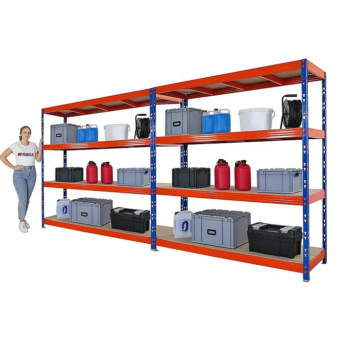 Proregal Schwerlastregal Mega Deal Profi RHINO - Traglast pro Boden: 500 kg, Anzahl Böden: 4 Stk., Stecken, Blau-Orange - Dieses Bild zeigt ein großes, orangefarbenes und blaues Lagerregal, das mit verschiedenen Behältern gefüllt ist und eine organisierte Lagerlösung bietet.