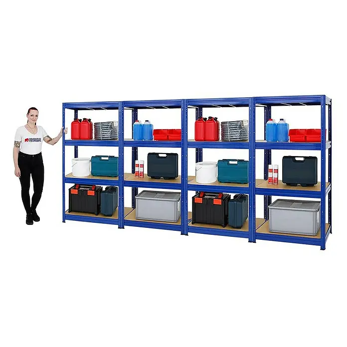 Proregal Schwerlastregal Mega Deal DINO - H x B x T: 180 x 90 x 60 cm, Traglast pro Boden: 600 kg, Anzahl Böden: 4 Stk., Stecken, Blau - Das Bild zeigt ein blaues Lagerregal mit vier Ebenen, gefüllt mit verschiedenen Behältern und Werkzeugen. Eine Frau steht daneben.
