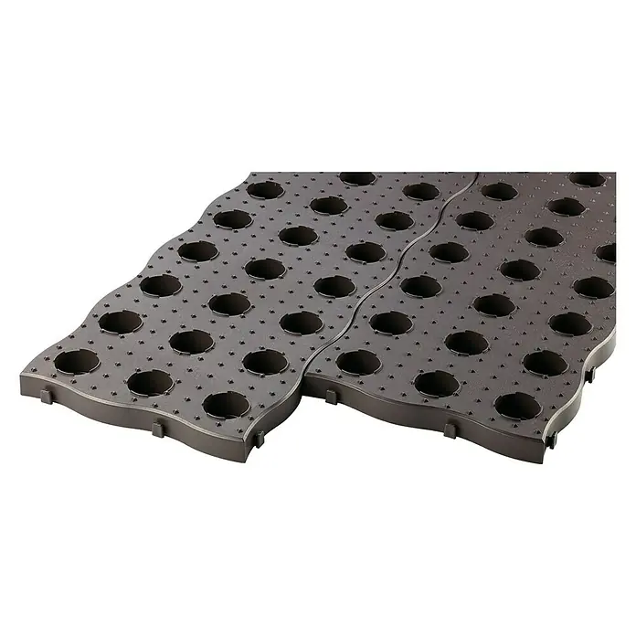 Garantia Beetplatte Maxi - 4 Stk., 70 x 24 cm - Aufnahme von zwei ineinandergreifenden, dunkelgrauen Bodengittern mit wellenförmigen Kanten und regelmäßigen, runden Öffnungen.