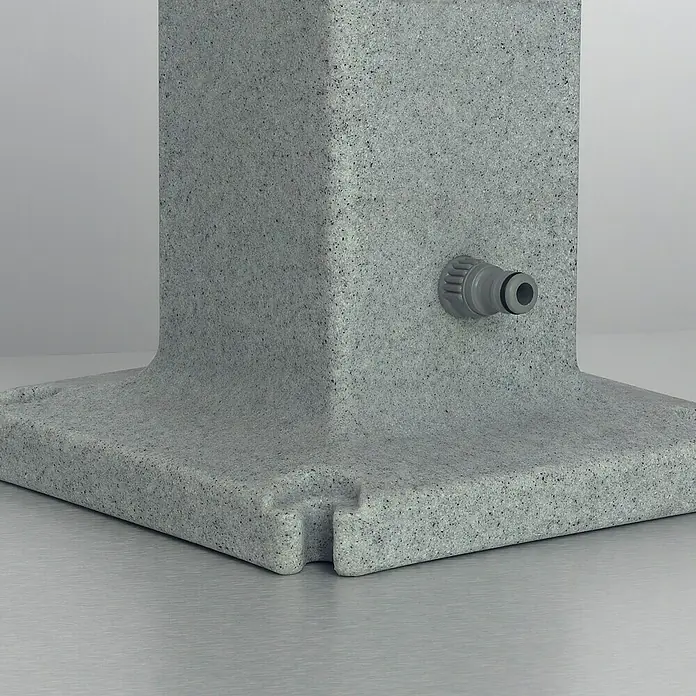Arves Wasserzapfstelle Poller - Granitfarben, Höhe: 90 cm - Detailaufnahme einer grauen Gartendusche mit Wasserhahnanschluss, ideal für den Außenbereich.