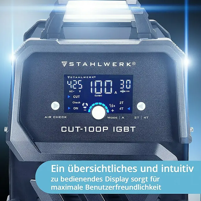 STAHLWERK Plasmaschneider CUT 100 P Digital 100 A mit Pilot-Zündung Vollausstattung - Schweißstrom: 100 A, 400 V - 400 V - Nahaufnahme des STAHLWERK CUT-100P IGBT Plasmaschneiders, der ein übersichtliches Display mit intuitiver Bedienung für maximale Benutzerfreundlichkeit zeigt.