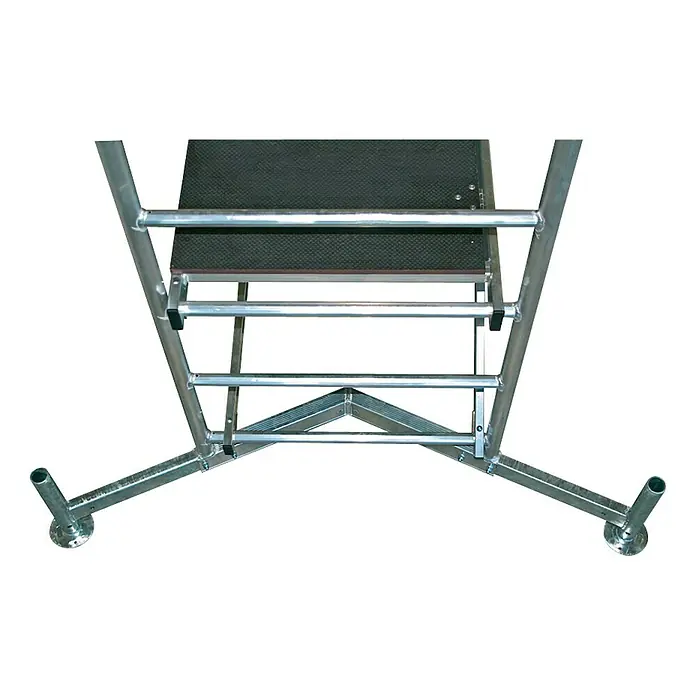 Krause ClimTec Andamio móvil - Altura de trabajo: 3 m - En la imagen, una escalera de aluminio para escenario, con superficie antideslizante, ideal para acceder a escenarios de forma segura.