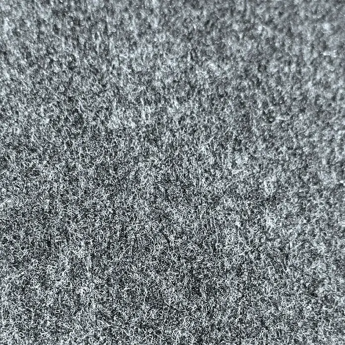 Fußbodenschutzmatte Viking - 120 x 100 cm, Grau, Polyester - Nahaufnahme eines grauen Teppichs, der eine dichte, flauschige Textur aufweist. Ideal für Wohnräume, die Wärme und Komfort suchen.
