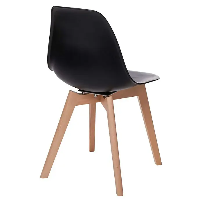 Feros Stapelstuhl Keeve - Edelstahl, Birkenholz, Polypropylen, Schwarz, B x T x H: 47 x 53 x 83 cm - Nahaufnahme eines eleganten schwarzen Stuhls mit hellen Holzbeinen, der modernes Design und Komfort vereint.