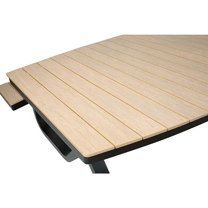 Feros Picknicktisch - L x B x H: 200 x 217 x 75 cm, Aluminium, Polywood, Schwarz/Braun - Nahaufnahme eines Gartentisches mit hellen Holzlatten und einem schwarzen Rahmen.