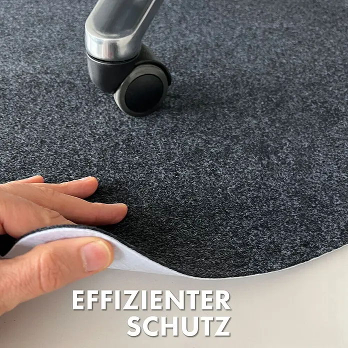 Fußbodenschutzmatte Viking - 120 x 100 cm, Dunkelgrau, Polyester - Schutzmatte für Bürostühle: Graue Filzmatte mit weißer Unterseite unter einem Bürostuhlbein. Zertifiziert mit OEKO-TEX Standard 100.