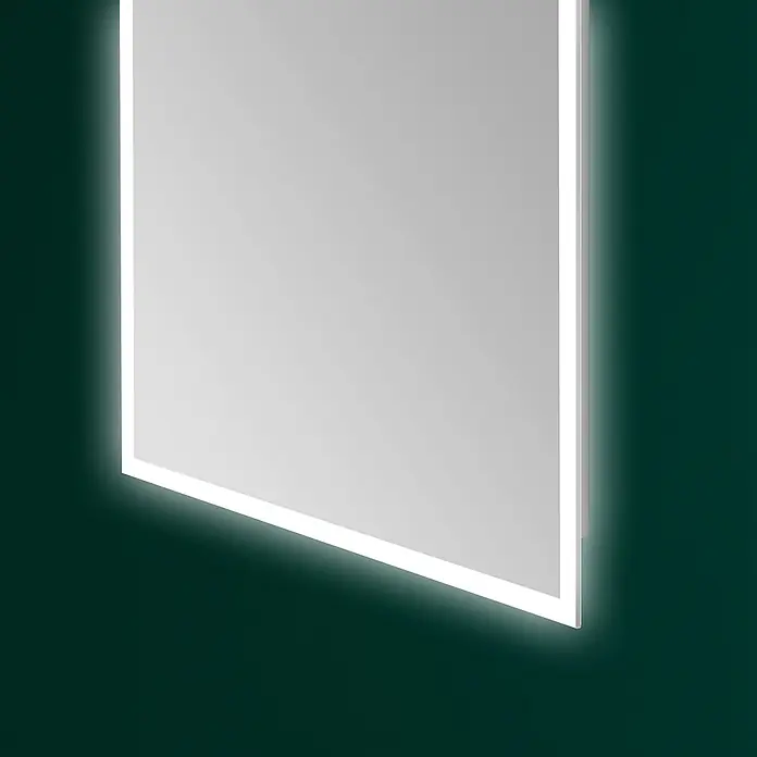 DSK LED-Lichtspiegel Silver Infinity - 50 x 70 cm - Schlichtes, rechteckiges LED-beleuchtetes Panel, das modernes Ambiente mit seinem hellen Licht und schlanken Design ausstrahlt.