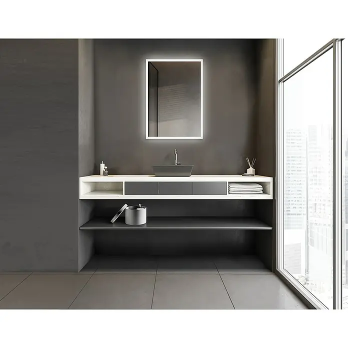 DSK LED-Lichtspiegel Silver Infinity - 50 x 70 cm - Elegantes Badezimmer-Interieur mit modernem Waschbecken, Spiegel und minimalistischem Design für stilvolle Badezimmer.