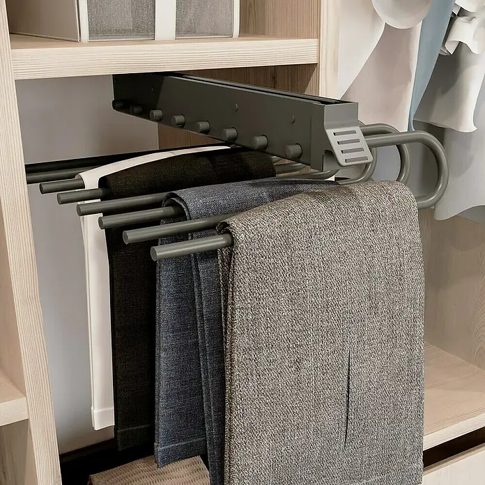 Emuca Hosenauszug - L x B x H: 35 x 49,8 x 12,4 cm, Rechts, Grau metallic - Ein ausziehbarer Hosenbügelhalter aus Metall im Schrank mit mehreren Hosen. Praktische Aufbewahrung für Kleidung.