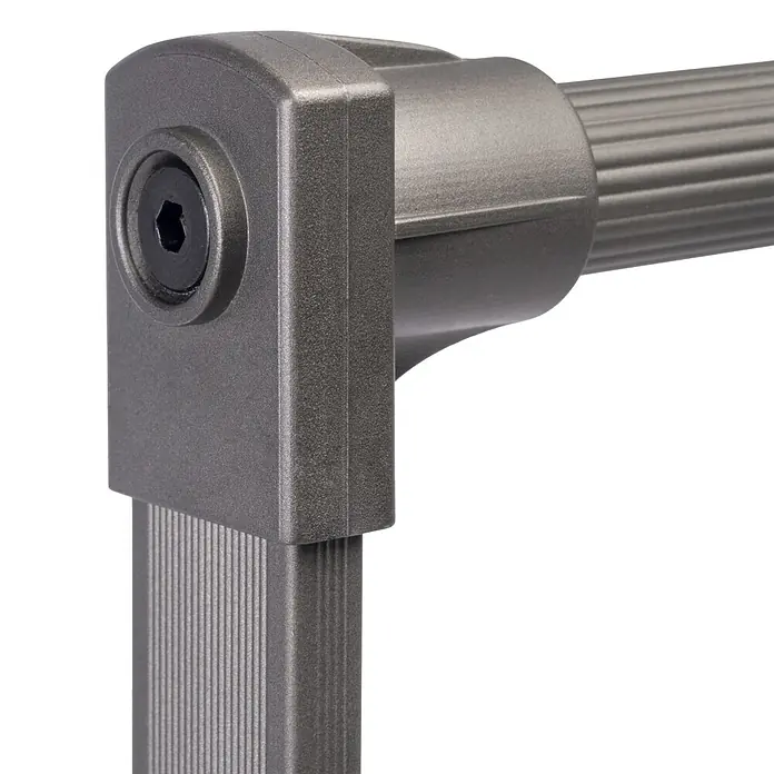 Emuca Kleiderstange Sway - Breitenverstellung: 600 mm - 830 mm, Titanium - Nahaufnahme eines Eckverbinders aus Metall, der zwei geriffelte Stangen mit einer Schraube fixiert. Ideal für Möbel und Konstruktionen.