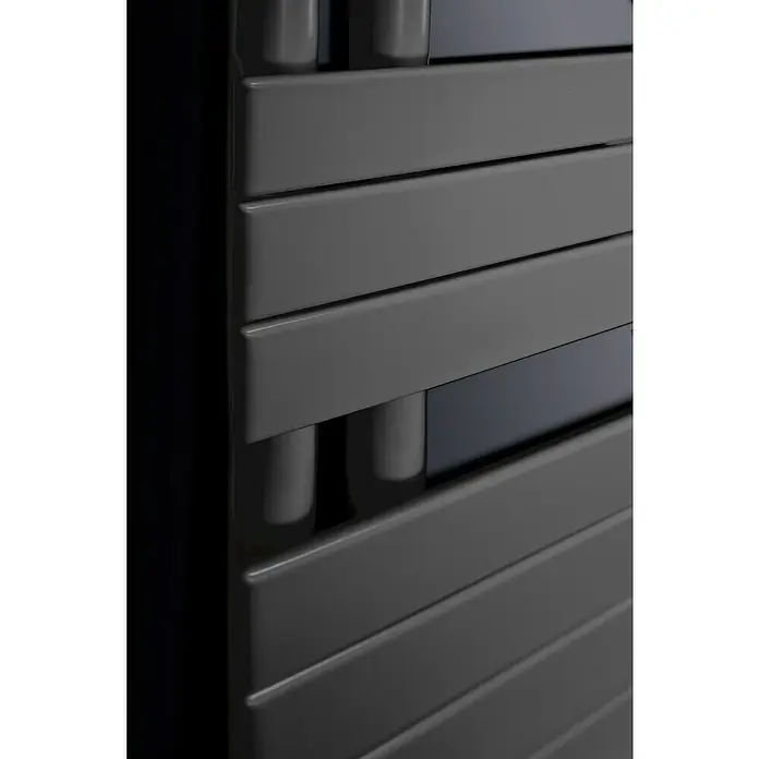 Ximax Designheizkörper P2 Open - B x H: 600 x 1.195 mm, Wärmeleistung bei Vorlauftemperatur von 75 °C (D: 50): 742 W, Anthrazit - Nahaufnahme eines modernen, grauen Heizkörpers, der Wärme und Stil in jedes Badezimmer bringt. Elegantes Design mit horizontalen Streben.