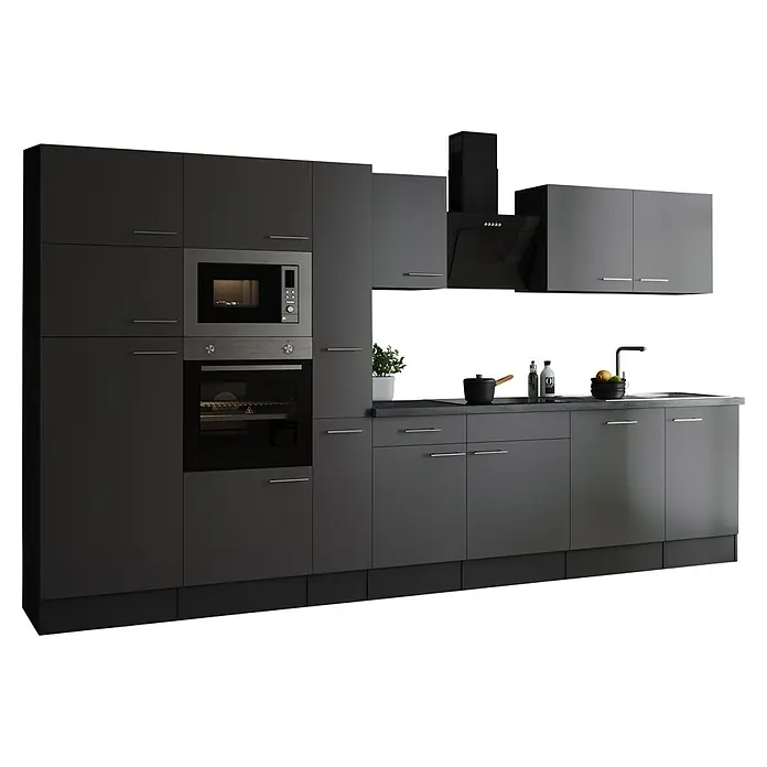 Respekta Olivia Küchenzeile - Breite: 370 cm, Farbe Arbeitsplatte: Granit Optik, Grau, Mit Elektrogeräten, Silberne Griffe - Moderne Küche mit grauen Schränken, Einbaugeräten wie Mikrowelle und Backofen sowie einer Dunstabzugshaube über dem Kochfeld.