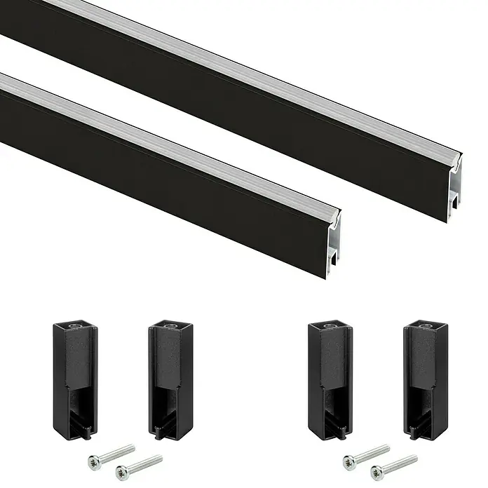 Emuca Kleiderstangen-Set Luxe - Länge: 75 cm, Tiefschwarz - Produktansicht von zwei schwarzen Schienen mit silbernen Akzenten und Montagezubehör für eine einfache Installation.