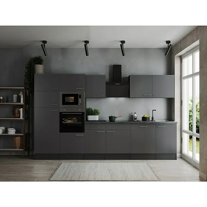 Respekta Olivia Küchenzeile - Breite: 340 cm, Farbe Arbeitsplatte: Granit Optik, Grau, Mit Elektrogeräten, Silberne Griffe - Modern gestaltete Küche mit stilvollen grauen Schränken, eingebauten Geräten und indirekter Beleuchtung für eine elegante Atmosphäre.