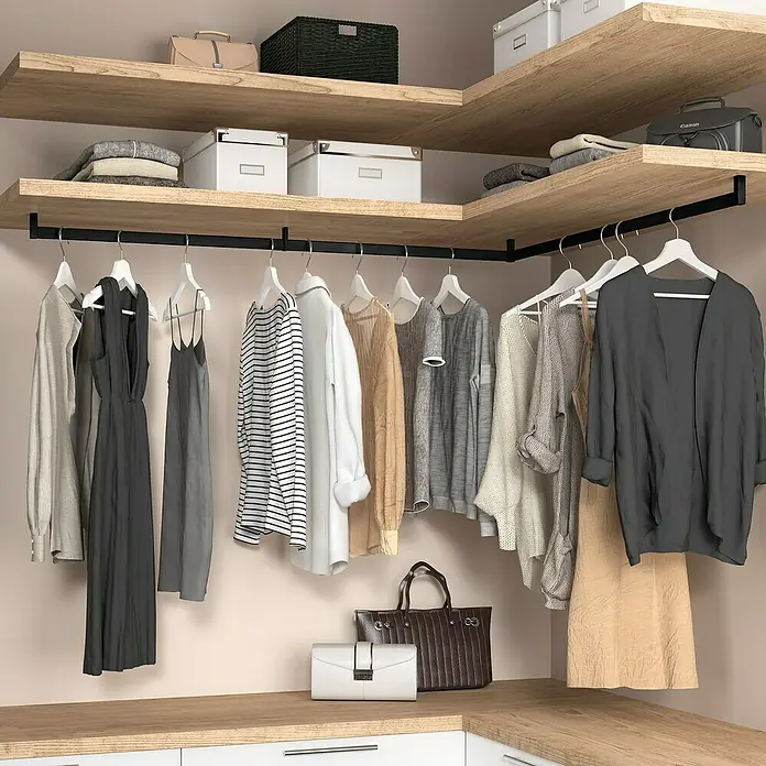 Emuca Kleiderstangen-Set Luxe - Länge: 75 cm, Tiefschwarz - Ein Kleiderschrank mit einer Auswahl an Kleidung, Handtaschen und Aufbewahrungsboxen, die auf den Regalen und der Stange organisiert sind.