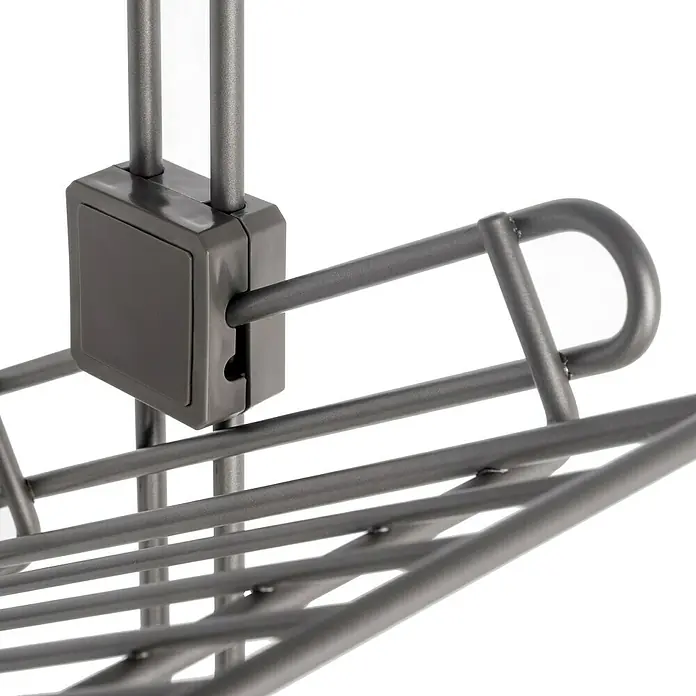 Emuca Schuhregal ausziehbar - L x B x H: 75 x 46 x 32 cm, Links, Titanium - Detailaufnahme eines grauen, metallenen Geschirrkorbs mit quadratischer Halterung. Das Produkt zeichnet sich durch seine robuste Bauweise und Funktionalität aus.