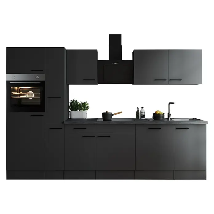 Respekta Olivia Küchenzeile - Breite: 310 cm, Grau, Farbe Arbeitsplatte: Granit Optik, Mit Elektrogeräten, Schwarze Griffe - Eine moderne, graue Küche mit integriertem Ofen, Dunstabzugshaube und Spüle mit Armatur. Pflanzen und Küchenutensilien dekorieren die Arbeitsfläche.