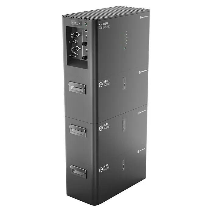 Hepa Solar Batteriespeicher Powercube 2200 - 0% MwSt. gem. § 12 Abs. 3 UStG - Nennleistung: 2.200 W - Abbildung eines dreistöckigen HEPA Solar Batteriespeichersystems in dunklem Design.