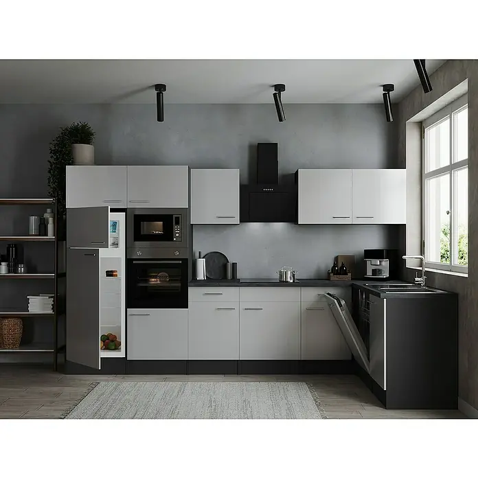 Respekta Olivia Winkelküche - 172 x 340 cm, Weiß, Mit Elektrogeräten - Moderne Küche mit grauen und weißen Schränken, integrierten Geräten und dunkler Arbeitsplatte unter minimalistischer Deckenbeleuchtung.