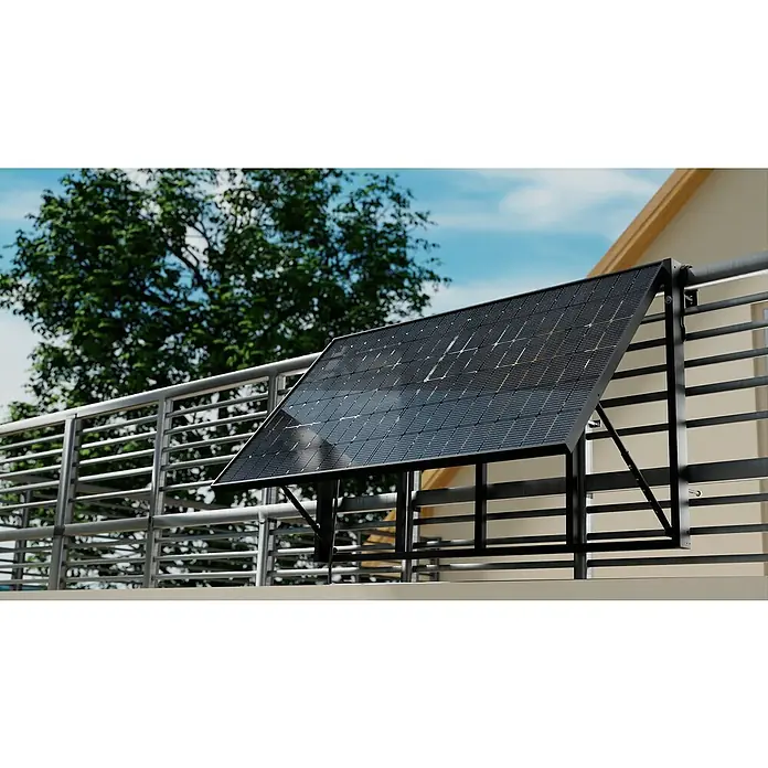Befestigungs-Set - Metall, Passend für: Hepa-Komplettkraftwerke - Ein Solarmodul ist an einem Geländer befestigt. Es fängt Sonnenlicht ein, um saubere Energie zu erzeugen und die Umweltbelastung zu reduzieren.