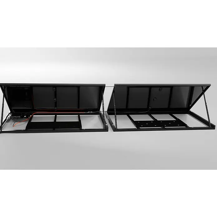 Hepa Solar Balkonkraftwerk Premium - 0% MwSt. gem. § 12 Abs. 3 UStG - 800 W, L x B x H: 184 x 120 x 10 cm, Back Contact-Technologie (HPBC) - Geöffnete schwarze LED-Displays zeigen Innenleben und Konstruktion, ideal für Produktpräsentationen oder technische Illustrationen.