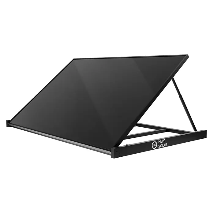 Hepa Solar Balkonkraftwerk Basic - 0% MwSt. (gem. § 12 Abs. 3 UStG) - 440 W, L x B x H: 184 x 120 x 10 cm, Back Contact-Technologie (HPBC) - Nahaufnahme eines HEPA SOLAR Solarmoduls auf einem schwarzen Rahmen, das innovative Design für maximale Energieeffizienz zeigt.
