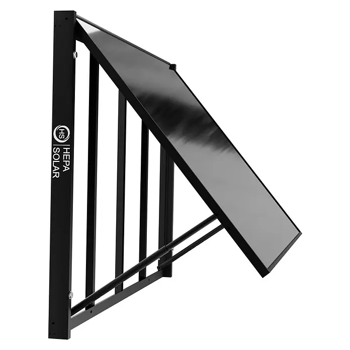 Hepa Solar Balkonkraftwerk Basic - 0% MwSt. (gem. § 12 Abs. 3 UStG) - 440 W, L x B x H: 184 x 120 x 10 cm, Back Contact-Technologie (HPBC) - Das Bild zeigt ein HEPA Solarpanel auf einer Halterung, präsentiert in einem klaren, modernen Design für nachhaltige Energiegewinnung.
