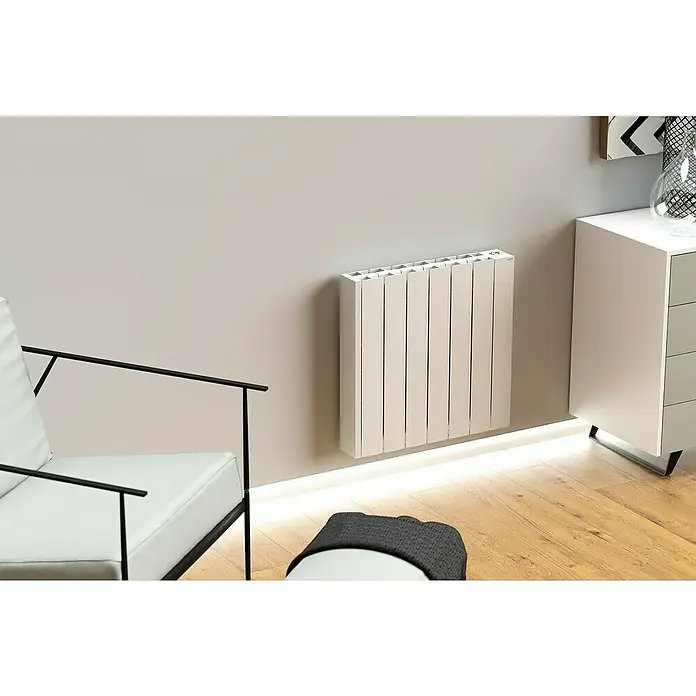 Rointe Emisor térmico Hera - 1.250 W, Blanco, 9 x 74 x 55 cm - Interior luminoso con un radiador moderno montado en la pared, que proporciona calor y se integra perfectamente en el diseño.