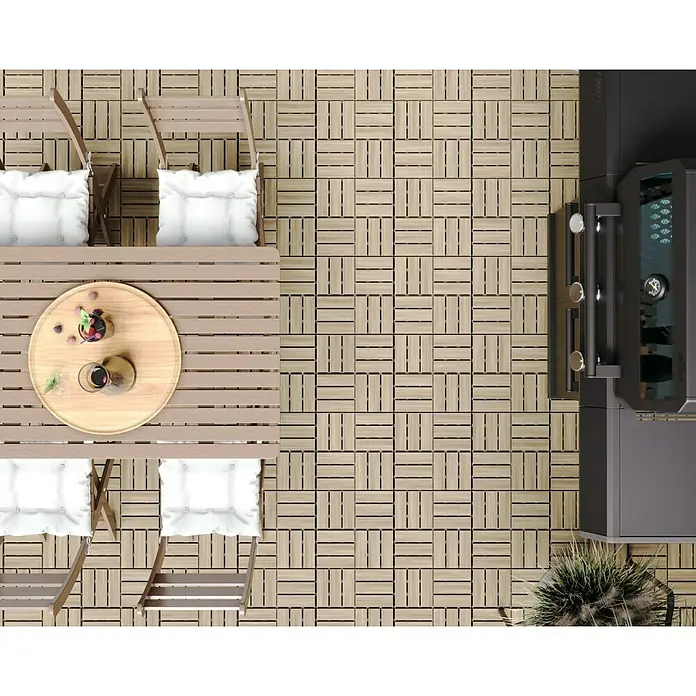 Klickfliese - Akazie, 30 x 30 x 2 cm, Beige, 5 Stk. - Draufsicht auf einen Terrassenbereich mit stilvollen Terrassenfliesen, die ein gemütliches Ambiente schaffen.\n