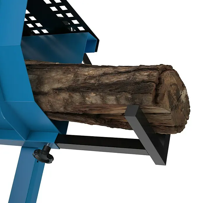 Güde Wippkreissäge GWS 700 ZR HM-2 - Durchmesser Sägeblatt: 700 mm, Bohrung Sägeblatt: 30 mm - Eine Nahaufnahme eines Holzscheits, das in einem blauen Holzspalter befestigt ist, der die Stabilität beim Spalten gewährleistet.
