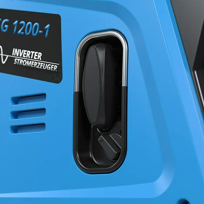 Güde Stromerzeuger 1200-1 - 1,2 kW, Tankvolumen: 2,8 l, Verbrauch: 0,57 l/h - Nahaufnahme eines blauen Inverter Stromerzeugers mit schwarzem Stecker und Aufkleber mit der Aufschrift "Inverter Stromerzeuger".