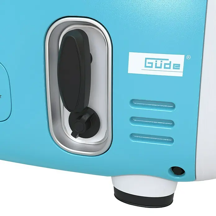 Güde Stromerzeuger 800-1 - 0,8 kW, Tankvolumen: 2,1 l - Detailansicht eines Güde Produkts mit einem schwarzen Stecker und dem Güde Logo.