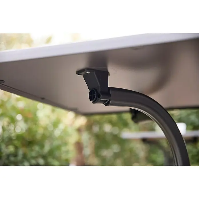 MFG Gartentisch Boulevard - L x B: 132 x 90 cm, Stahl, Mecalit, Schiefer, Klappbar - Detailansicht einer schwarzen Golfwagen-Überdachung mit einer robusten Halterung, die für Stabilität und Schutz vor Witterungseinflüssen sorgt.