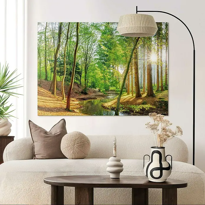 Reinders Glasbild Spring Woods - Spring Woods, B x H: 100 x 140 cm - Wandbild eines grünen Waldes mit einem Bachlauf, der eine friedliche und natürliche Atmosphäre schafft. Schöne Dekoration für Wohnräume.