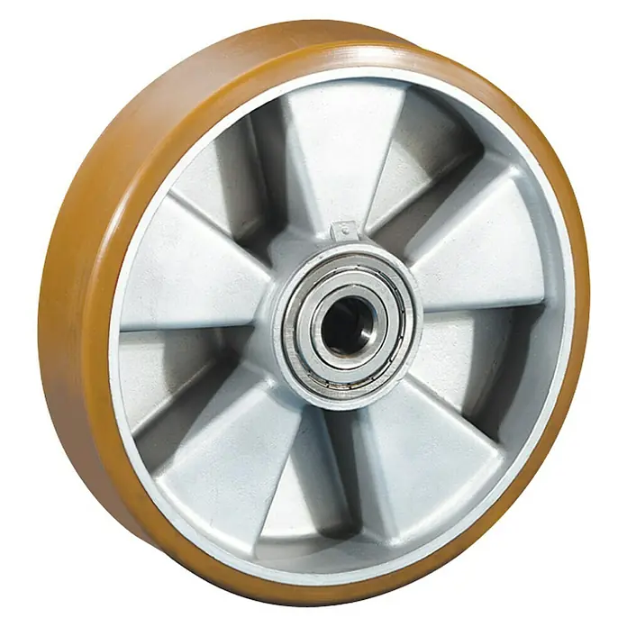 Dörner & Helmer Schwerlastrolle - Durchmesser Rollen: 200 mm, Bohrung: 20 mm, Traglast: 850 kg, Kugellager - Detailaufnahme eines industriellen Schwerlastrades mit braunem Polyurethan Reifen und silberner Felge. Robust und langlebig.
